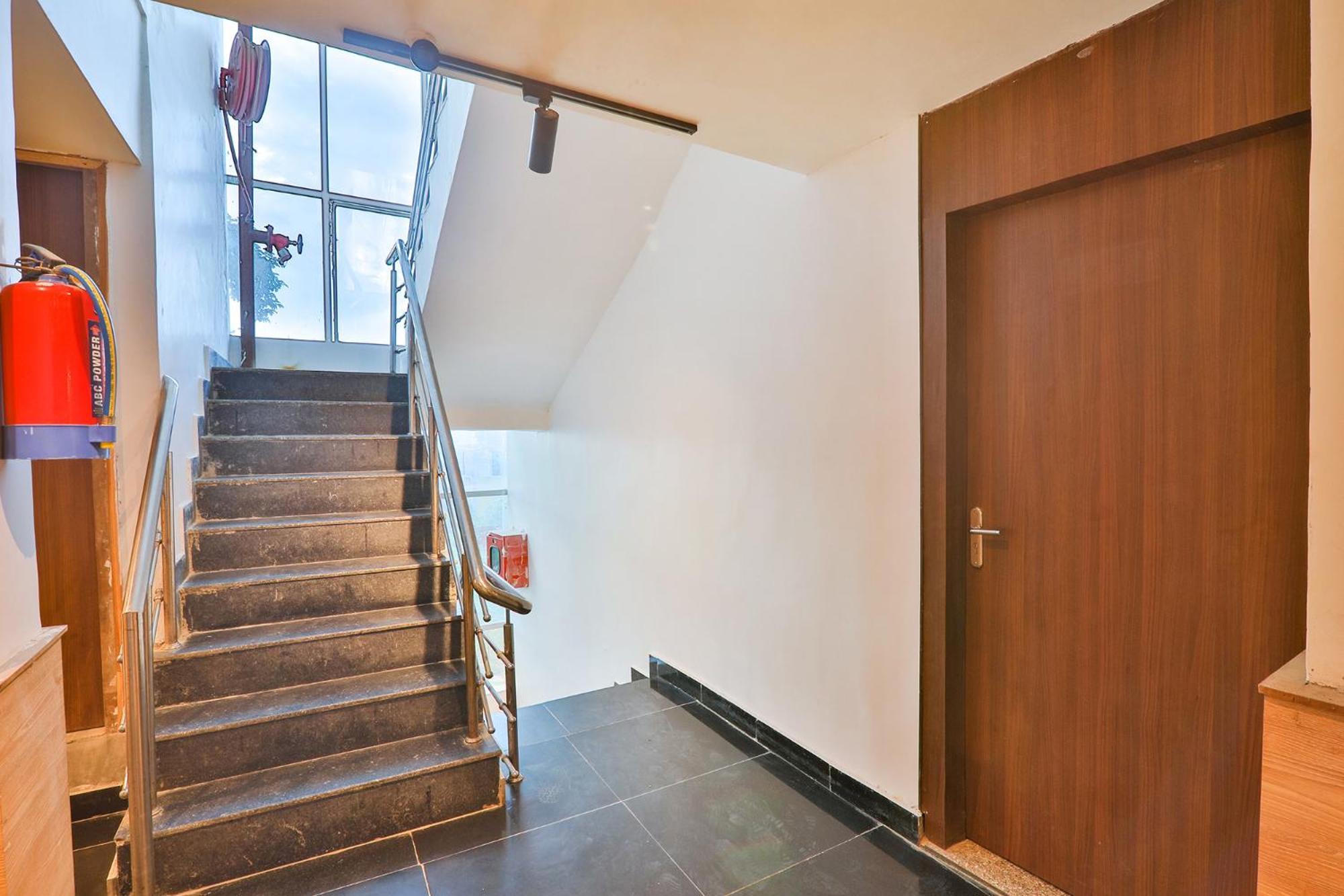 Fabhotel Shaurya Inn 勒克瑙 外观 照片